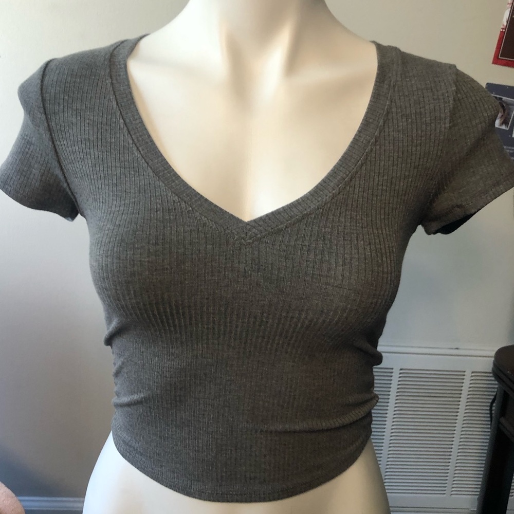 Woman’s Bozzolo Cropped v-neck Shirt - Size Small